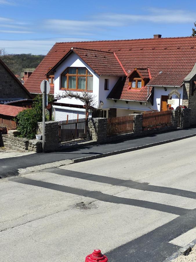 Oleander Vendeghaz Hotel Tihany Bagian luar foto